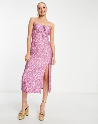 Miss Selfridge - Midi-Trägerkleid mit geraffter Brustpartie in Lila mit Herzmuster-Bunt