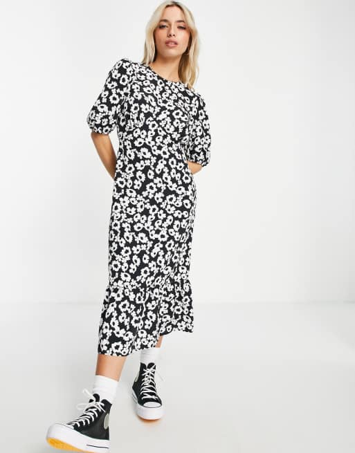Miss Selfridge - Midikjole med pufærmer og monokromt blomstermønster