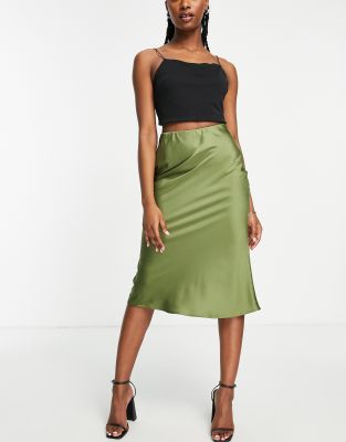 Miss Selfridge - Midirock aus Satin in Khaki-Grün