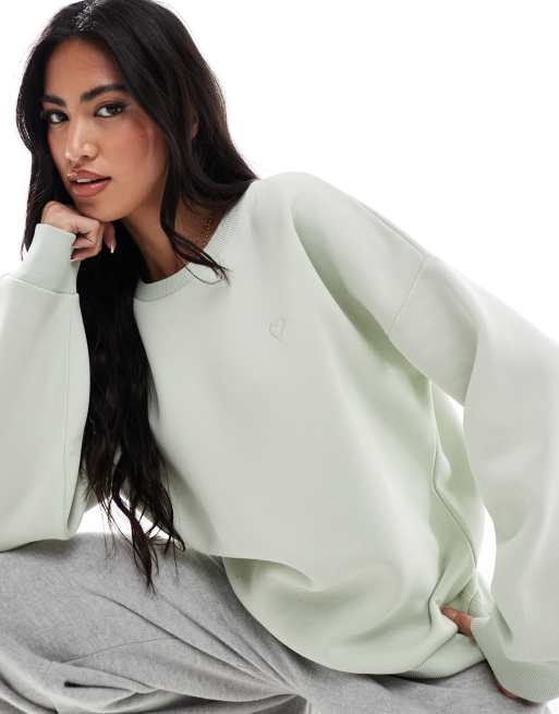 Miss Selfridge – Miętowa bluza oversize z haftowanym wzorem z sercem