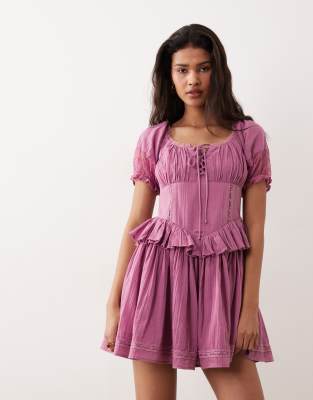 Milchmädchen-Kleid aus grob gewebter Baumwolle in Himbeerrot mit Spitzendetail-Lila Lila 44