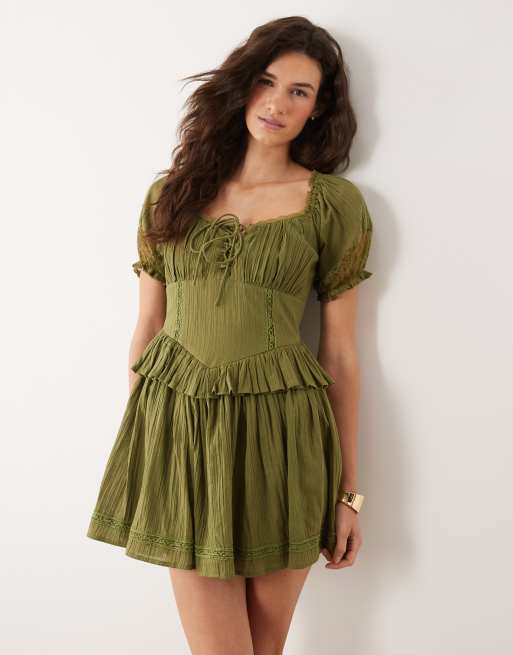 Miss Selfridge – Milchmädchen-Kleid aus grob gewebter Baumwolle in Olivgrün mit Spitzendetail, 2 von 4