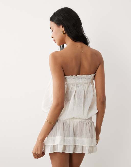 Miss Selfridge - Mini bandeau-strandjurk met gesmokte taille in wit, 4 van 4