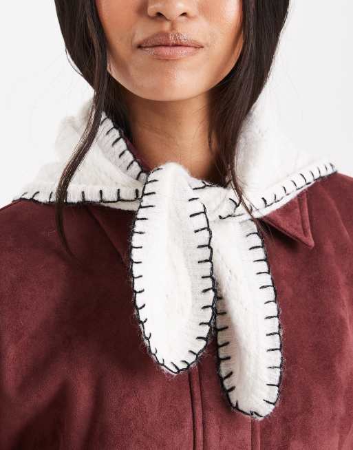 Miss Selfridge - Mini foulard triangle en maille pointelle à points de feston - Crème et noir, 2 de 3