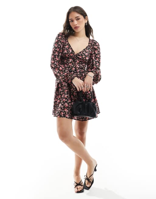 Miss Selfridge – Mini-Freizeitkleid mit Rüschen, Rosenprint und Bindeband