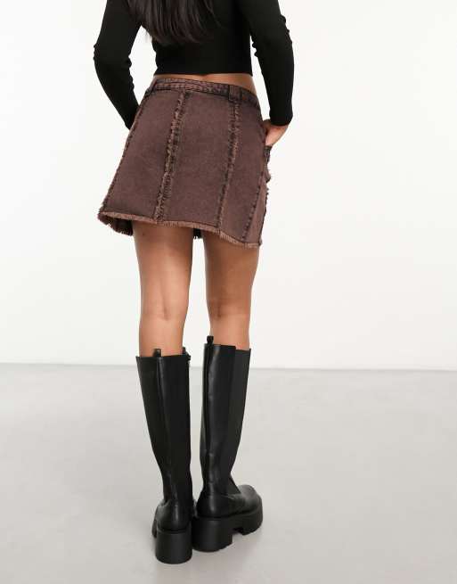 Miss Selfridge – Mini-Jeansrock in Braun mit ungesäumter Ziernaht, 4 von 4