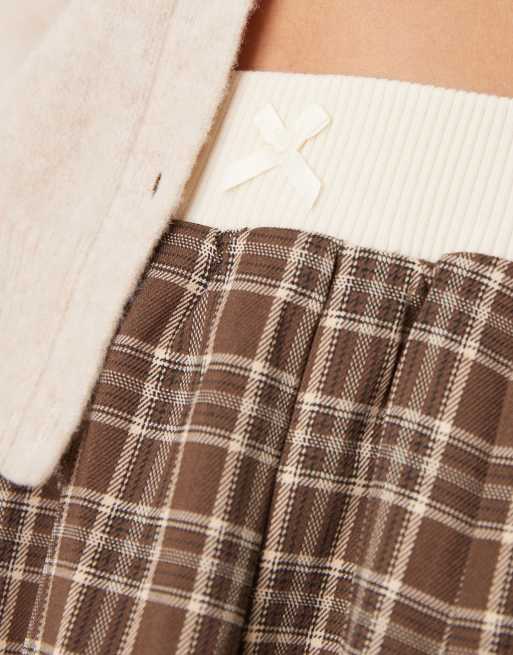 Miss Selfridge - Mini-jupe plissée habillée d'ensemble à carreaux avec bord côtelé - Marron, 2 de 5