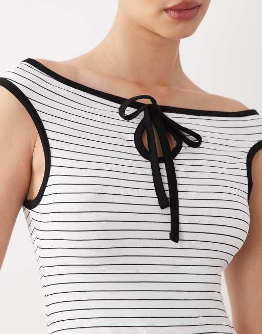 Miss Selfridge - Mini jurk met blote schouders en kleine uitsnijding, 3 van 4