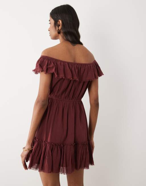 Miss Selfridge - Mini jurk met blote schouders en ruches in rood, 3 van 4