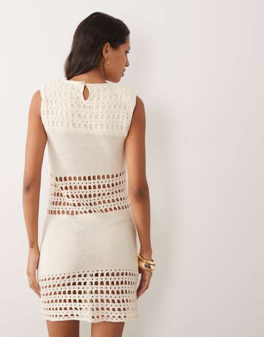 Miss Selfridge mini jurk met crochetmix in crème, 3 van 4