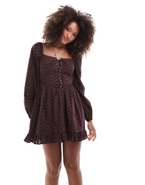 Miss Selfridge - Mini jurk met korset en broderie in chocoladebruin - view 1