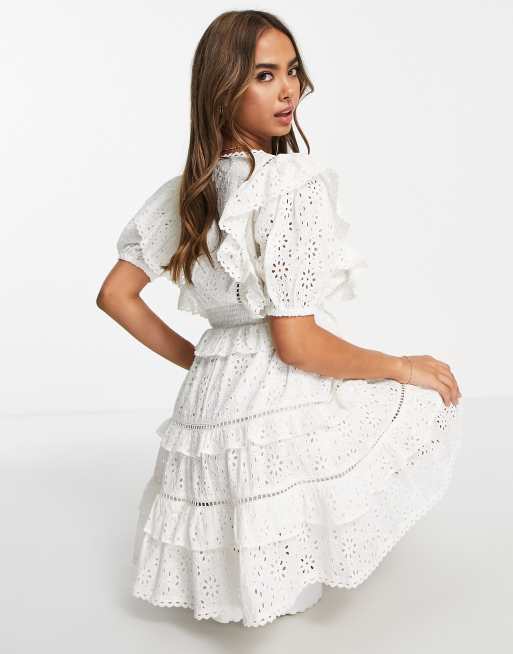 Miss Selfridge - Mini-jurk met ruches met broderie in ivoor , 2 van 4
