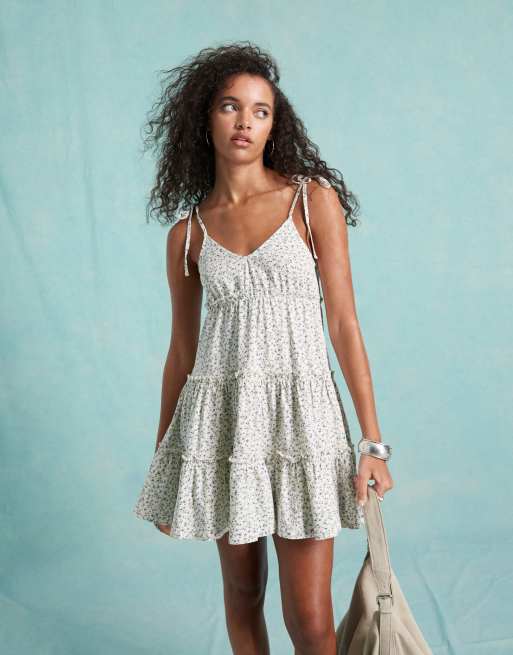 Miss Selfridge - Mini jurk met stroken, camibandjes en fijne bloemenprint in wit