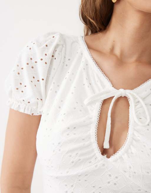 Miss Selfridge - Mini jurk met textuur, keyhole uitsnijding en picotrandje in wit, 3 van 4