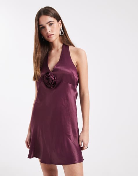 Miss Selfridge - Mini jurk van satijn met corsage in donkerrood - view 1