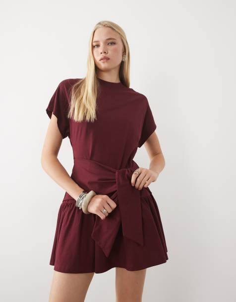 Miss Selfridge Mini-Kleid mit Bindegürtel in Burgunderrot - view 1