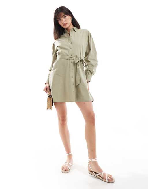 Miss Selfridge - Mini overhemdjurk van popeline met riem in kaki