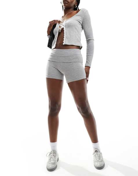 Miss Selfridge – Mini-Shorts in Grau meliert mit Umschlagbund - view 1