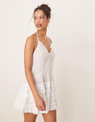 Miss Selfridge - Mini-Strandkleid aus dünnem, weitmaschig gewebtem Baumwollstoff in Creme mit tiefer Taille-Weiß