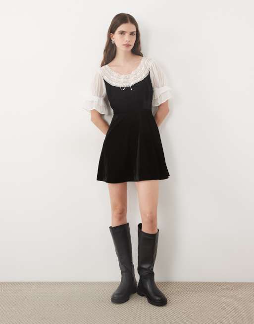 Miss Selfridge mini tea-kjole i velour og blonder i sort, 2 af 4