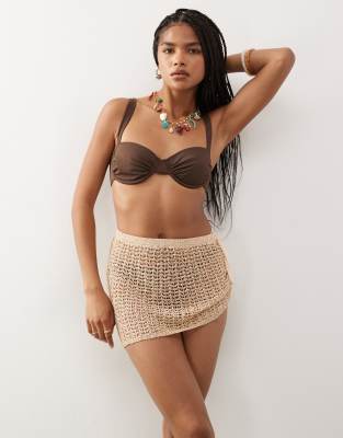 Miss Selfridge - Minigonna da mare stile pareo all'uncinetto color oro con paillettes