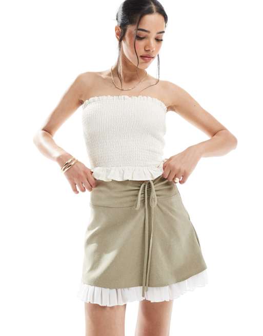 Miss Selfridge - Minigonna sartoriale color oliva con orlo con volant