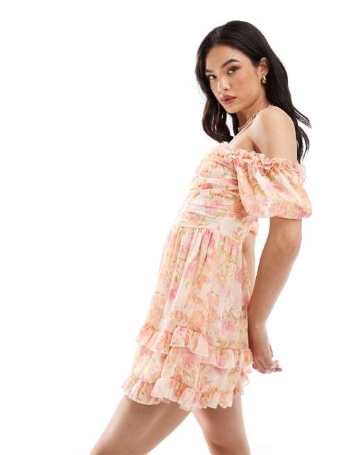 Miss Selfridge - Minikjole med flæser i chiffon med blomstermønster til særlige lejligheder