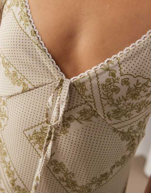 Miss Selfridge miniklänning med volangärmar i tapestry-tryck, 2 av 4
