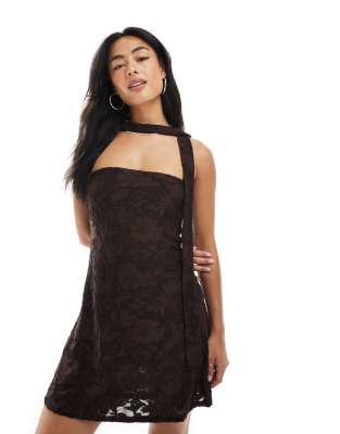 Miss Selfridge - Minikleid aus Spitze in Schokobraun mit Schaldetail