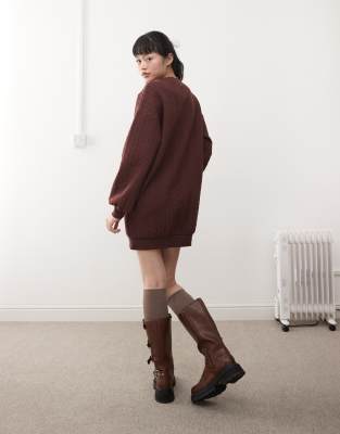 Miss Selfridge – Minikleid aus Sweatshirt-Stoff in Schokobraun mit Zopfmuster