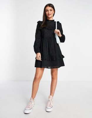 Miss Selfridge - Minikleid in Schwarz mit Lochstickerei und Bommeln