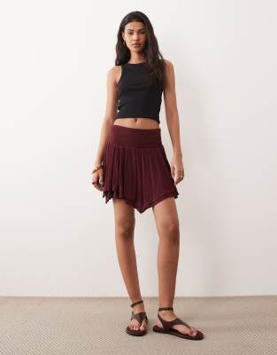 Miss Selfridge - Minirock in Feige mit gesmokter Taille und Zipfelsaum-Rosa