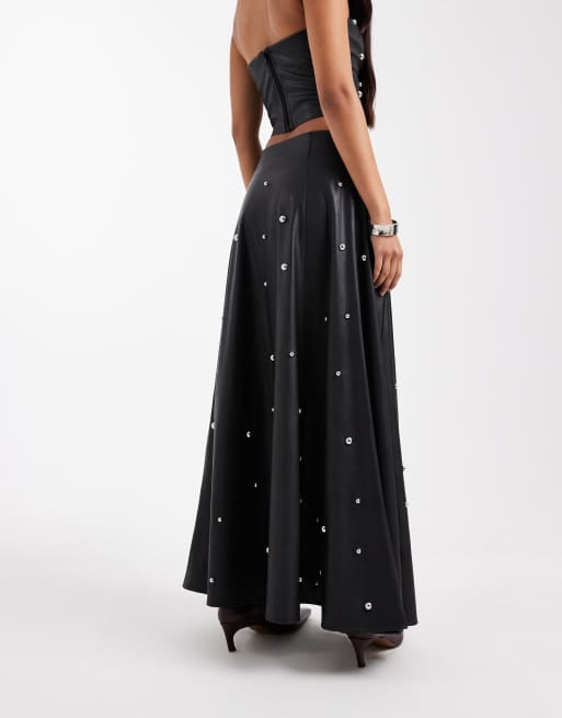 Miss Selfridge – Mit Nieten besetzter Maxirock aus Kunstleder in Schwarz, 3 von 5
