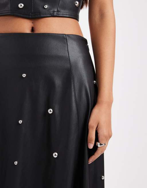 Miss Selfridge – Mit Nieten besetzter Maxirock aus Kunstleder in Schwarz, 5 von 5