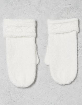 Miss Selfridge - Mitaines en maille avec caurs brodés - Crème-Blanc