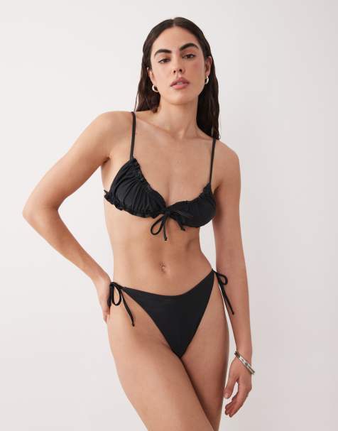 Miss Selfridge – Mix and Match – Seitlich gebundene Bikinihose in Schwarz mit Raffung am Po - view 1