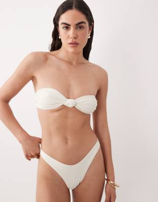 Miss Selfridge - Mix and Match - Trägerloses Bikinioberteil in Creme mit Bindedetail vorne-Weiß