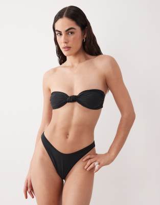 Miss Selfridge - Mix and Match - Trägerloses Bikinioberteil in Schwarz mit geknoteter Vorderseite