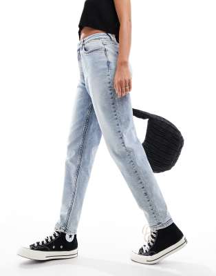 Miss Selfridge - Mom-Jeans in blauer Acid-Waschung mit hohem Bund