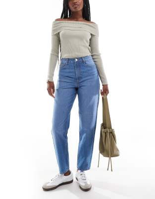 Miss Selfridge - Mom-Jeans in mittelblauer Waschung mit hohem Bund