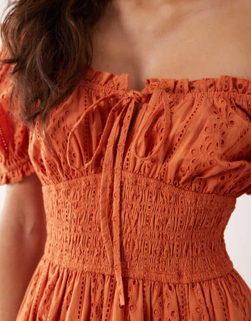 Miss Selfridge – Mörkorange, broderad maxiklänning i milkmaid-modell, 2 av 4