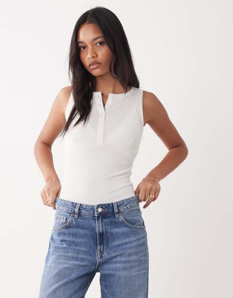 Miss Selfridge - Mouwloze body met knoopsluiting in wit - view 1