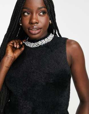 Miss Selfridge - Mouwloze gebreide top met rand van imitatieparels en siersteentjes langs de hals 