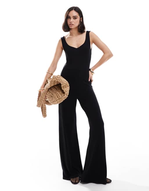 Miss Selfridge - Mouwloze jumpsuit met lage ronde hals en wijde pijpen in zwart