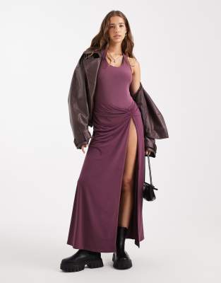 Miss Selfridge - Neckholder-Maxikleid in Pflaume-Lila