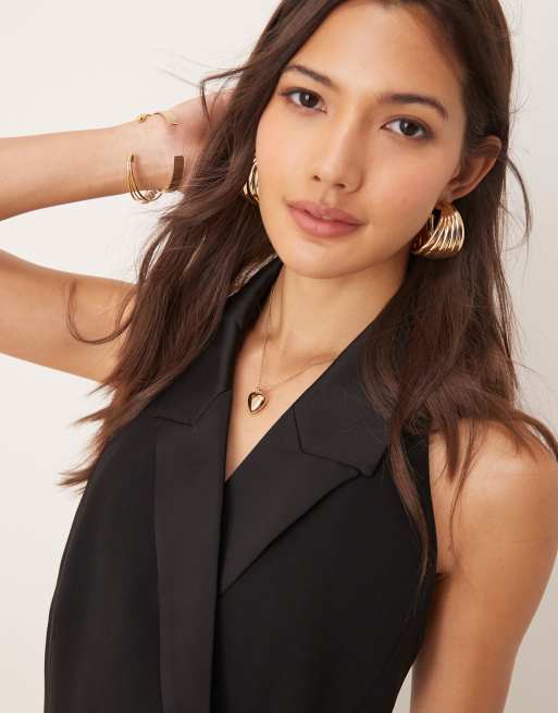 Miss Selfridge – Neckholder-Smoking-Weste in Schwarz ASOS