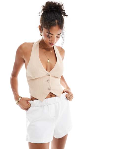 Miss Selfridge – Neckholder-Weste in Beige mit Nadelstreifen - view 1