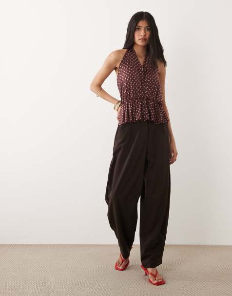Miss Selfridge – Neckholder-Wickeloberteil mit geraffter Taille und Polka Dots - view 1
