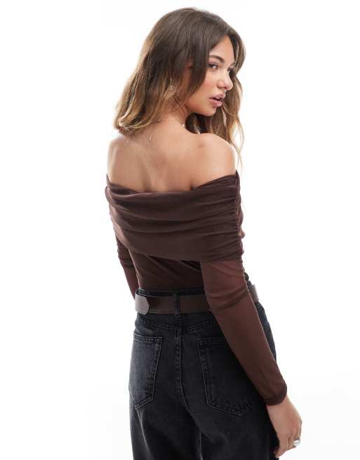 Miss Selfridge – Netzstoff-Body in Schokobraun mit Carmen-Ausschnitt, 2 von 4