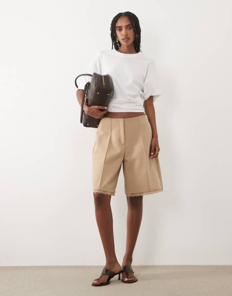 Miss Selfridge - Neutrale skræddersyede bermudashorts med blondekant - view 1